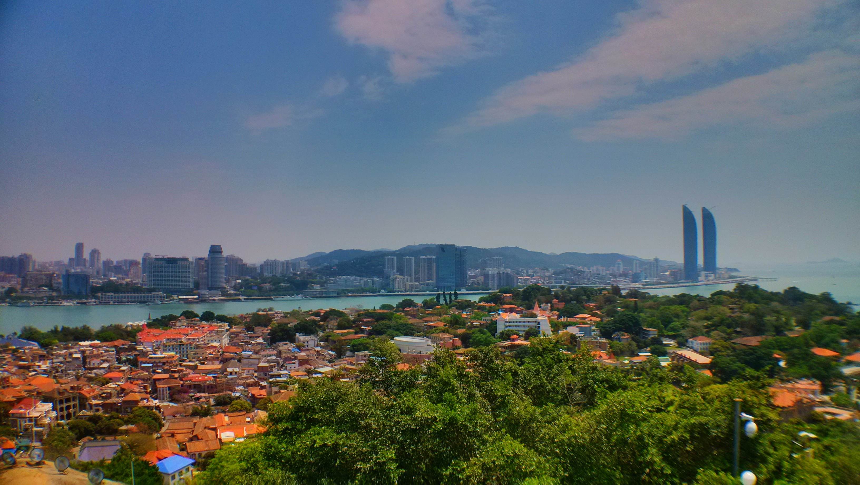 100多年，鼓浪屿从采石场、乱坟岗到公共租界，再到著名风景区