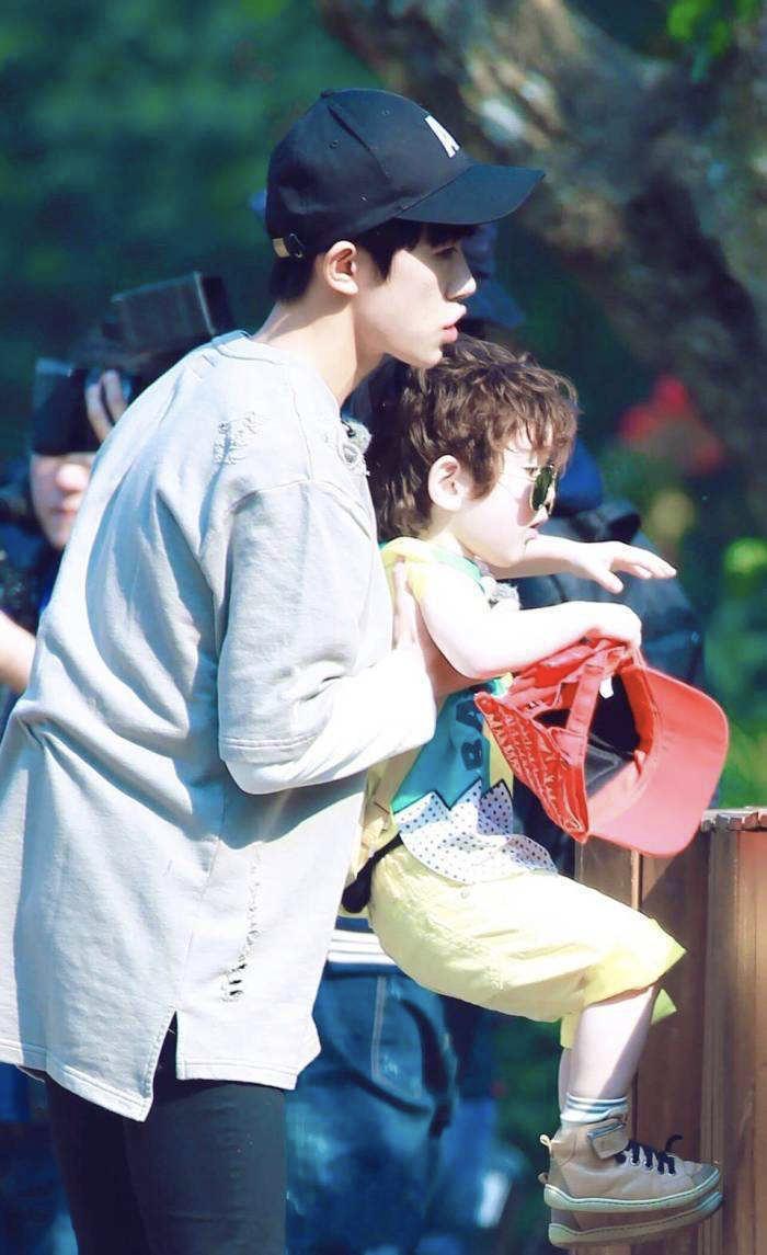 易烊千玺一个人的精彩视频,易烊千玺一个人综艺节目