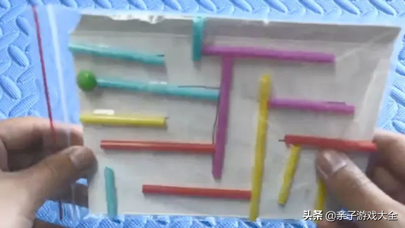 熊孩子在车上捣乱,自驾游路上遇到熊孩子怎么办