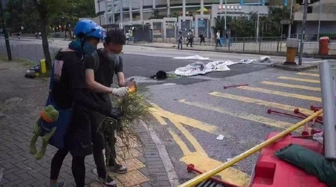 乱港暴徒六大“智熄”瞬间!确认过眼神,是不读书的人……