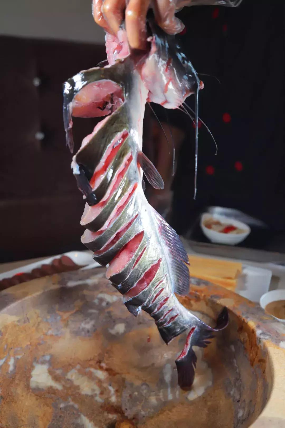 云南特色蒸汽石锅鱼什么鱼最好,特色美味云南蒸汽石锅鱼