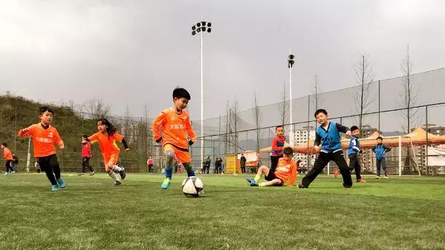 青训足球寒假班报名,太阳青训足球俱乐部