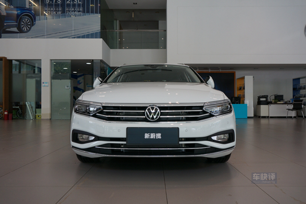 4万多块的帕萨特值得入手么,20多万可以买到哪一年埃尔法