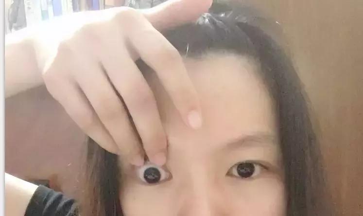 不会戴隐形眼镜拿什么可以练手,不会戴美瞳怎么办视频