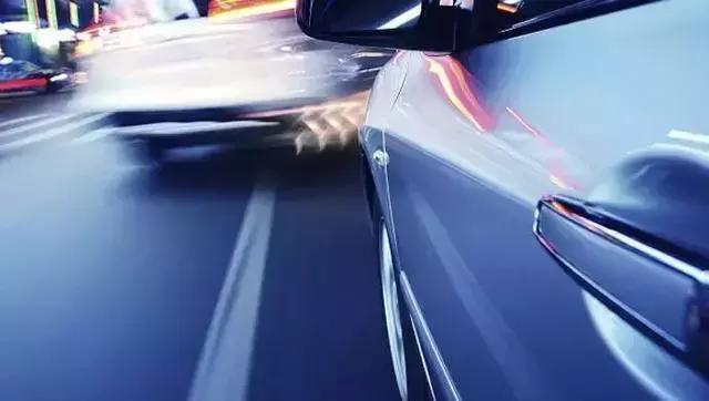 交通事故对方全责自己要报保险吗,交通事故骨折对方全责保险怎么赔