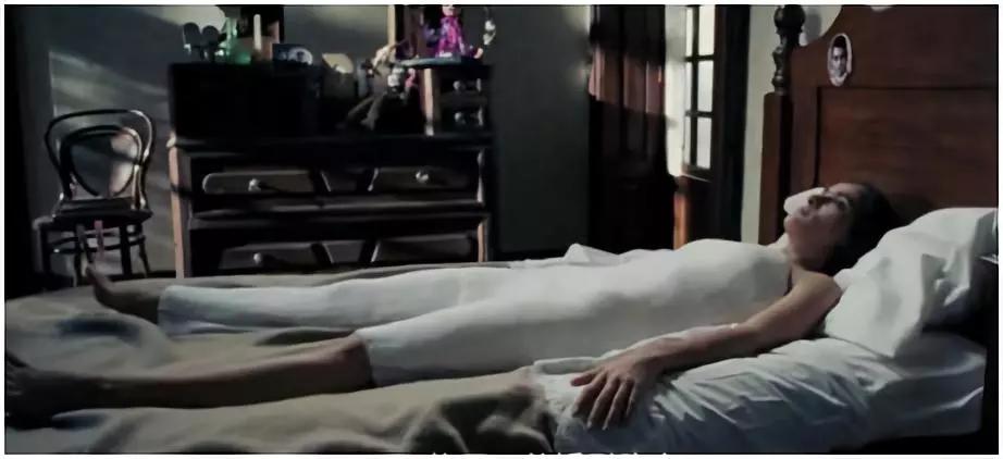 弗里达：一代妖艳画师，经历32次手术，才华卓绝，无与伦比