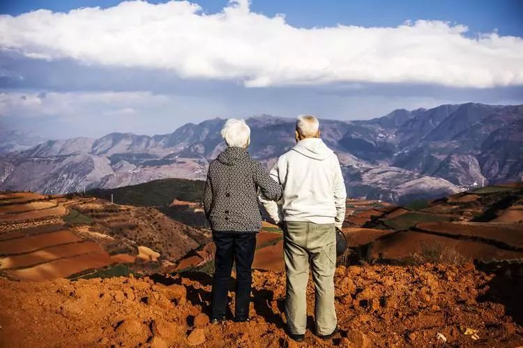 何为孝道?女大学生因一句话跟父母断绝关系,20年时间杳无音信