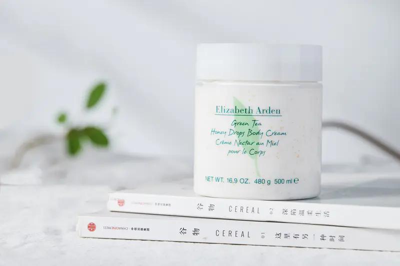 爆款频出的雅顿，原来身体乳也这么好用，抹完皮肤嫩滑自带体香