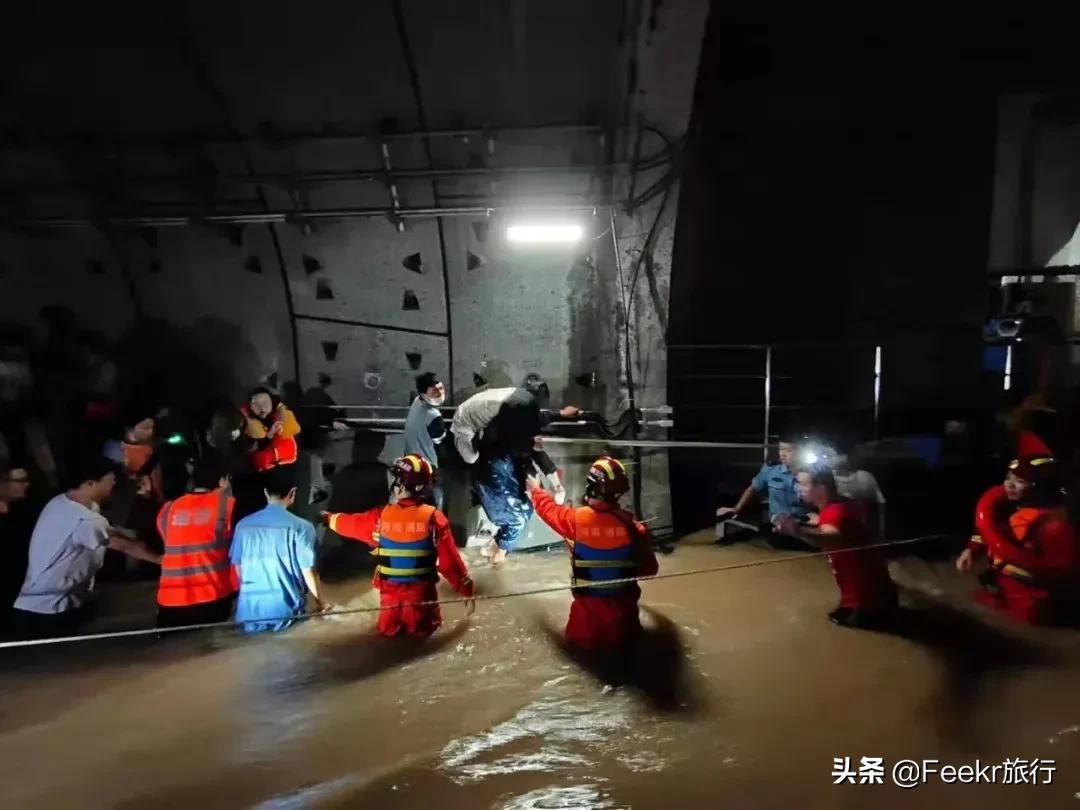 全中国都在你们身后，河南，挺住