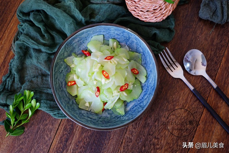 秋天减肥,这瓜别放过,仅2元一斤,拌一拌就上桌,大口吃不长肉