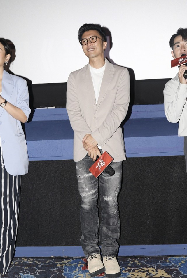 谢霆锋穿休闲西服搭牛仔裤,谢霆锋穿牛仔裤什么牌子的