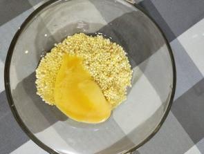 小米加鸡蛋做糕最简单的做法,山药小米胡萝卜鸡蛋蒸糕