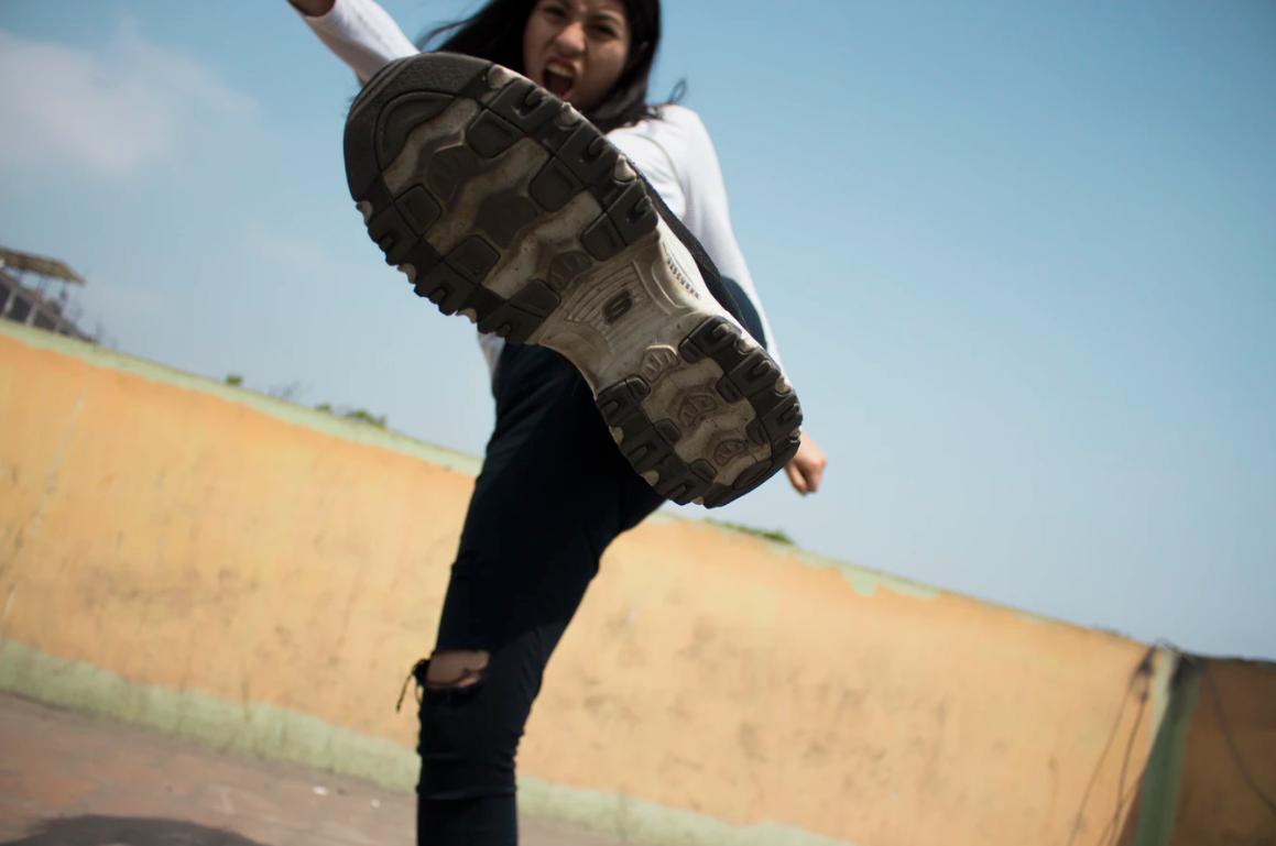 想辞职但又顶不住生活的压力,想要辞职却对未来迷茫