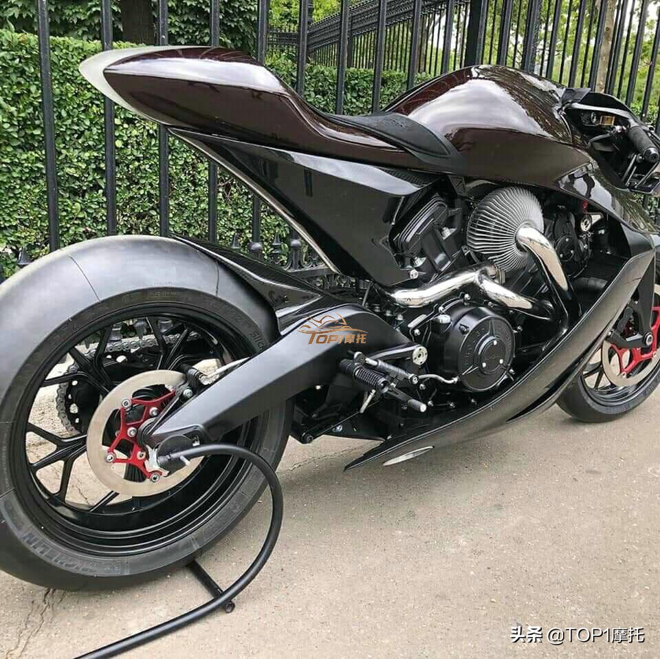 阿斯顿马丁one77现身街头,阿斯顿马丁摩托车amb001完整介绍