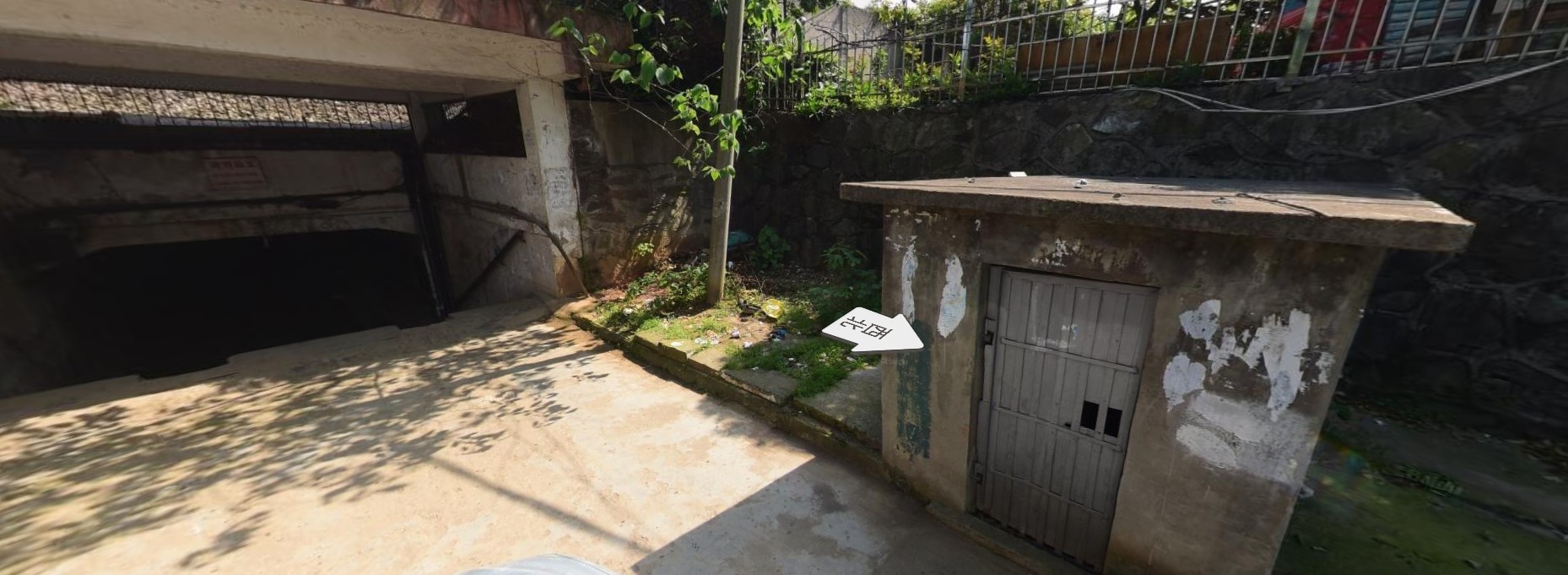 从九江火车站通道浔南大道（汽车站）这边的一条小路