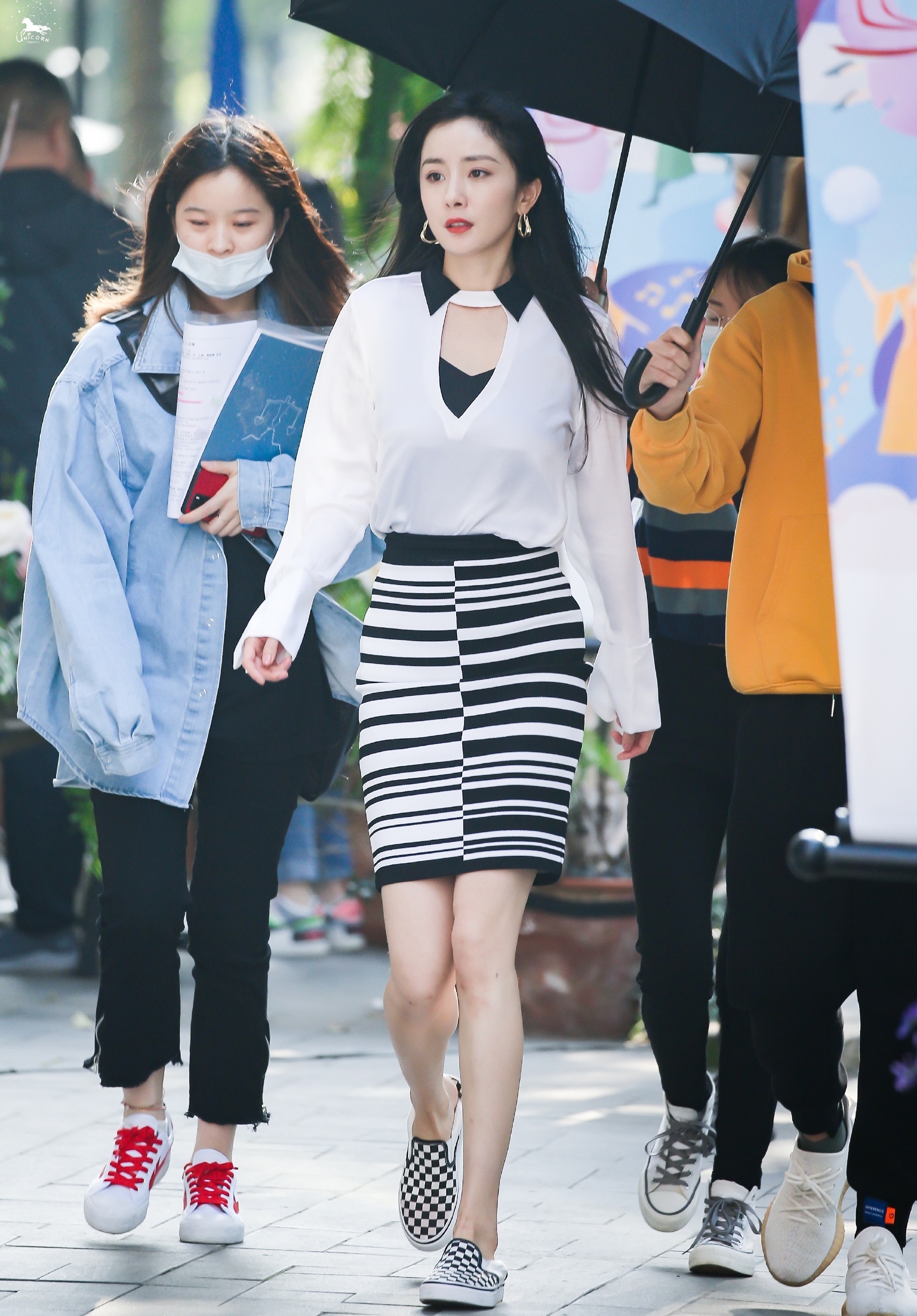 杨幂穿回力,杨幂穿回力小白鞋