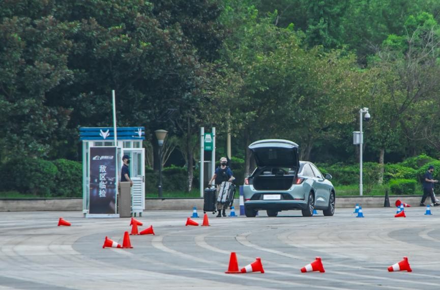 试驾｜极狐阿尔法S/阿尔法T，底盘调校有功底，均衡性很好