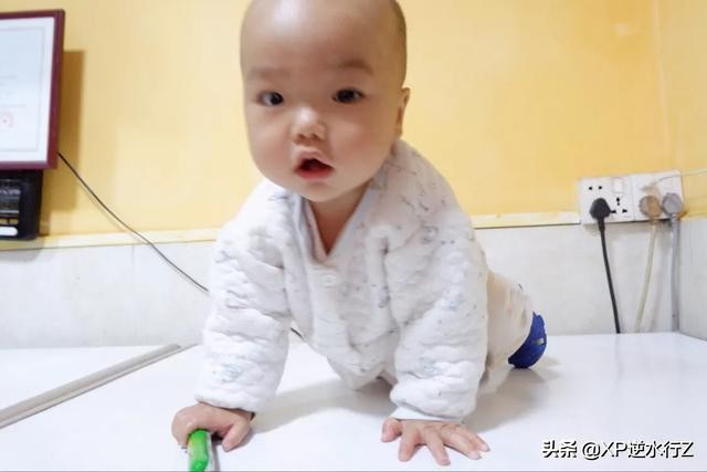 富士xa3微单怎么装取景器,富士微单三连拍