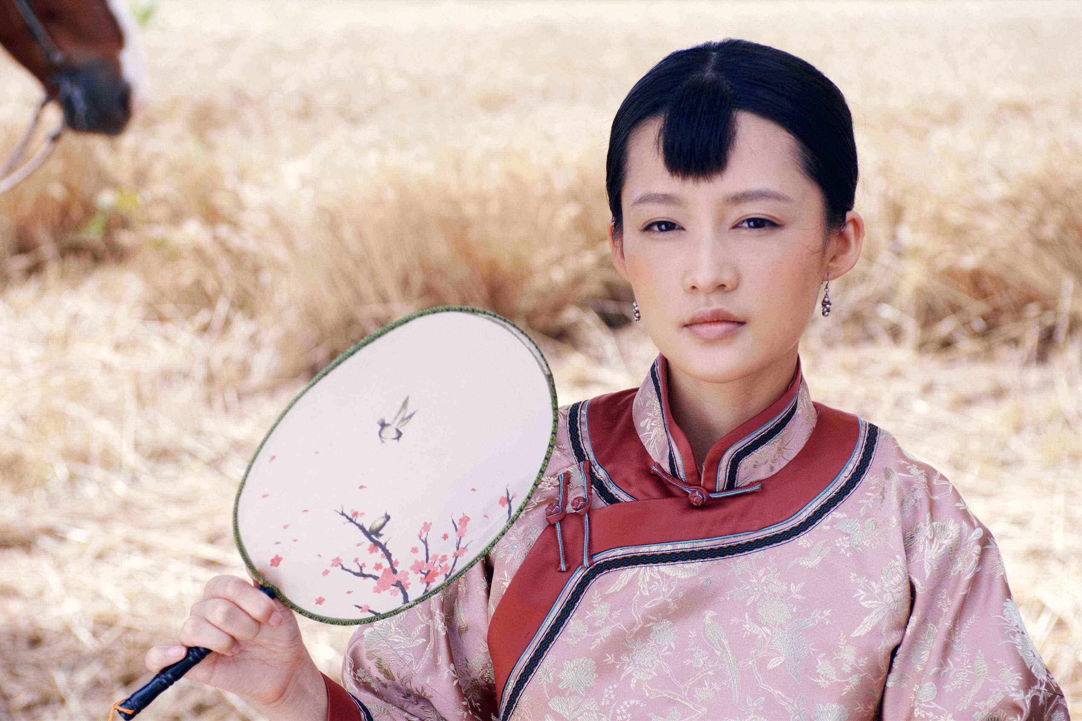 曾因内容描写粗俗露骨被禁，在当代却变“名”书，读过的人难忘怀