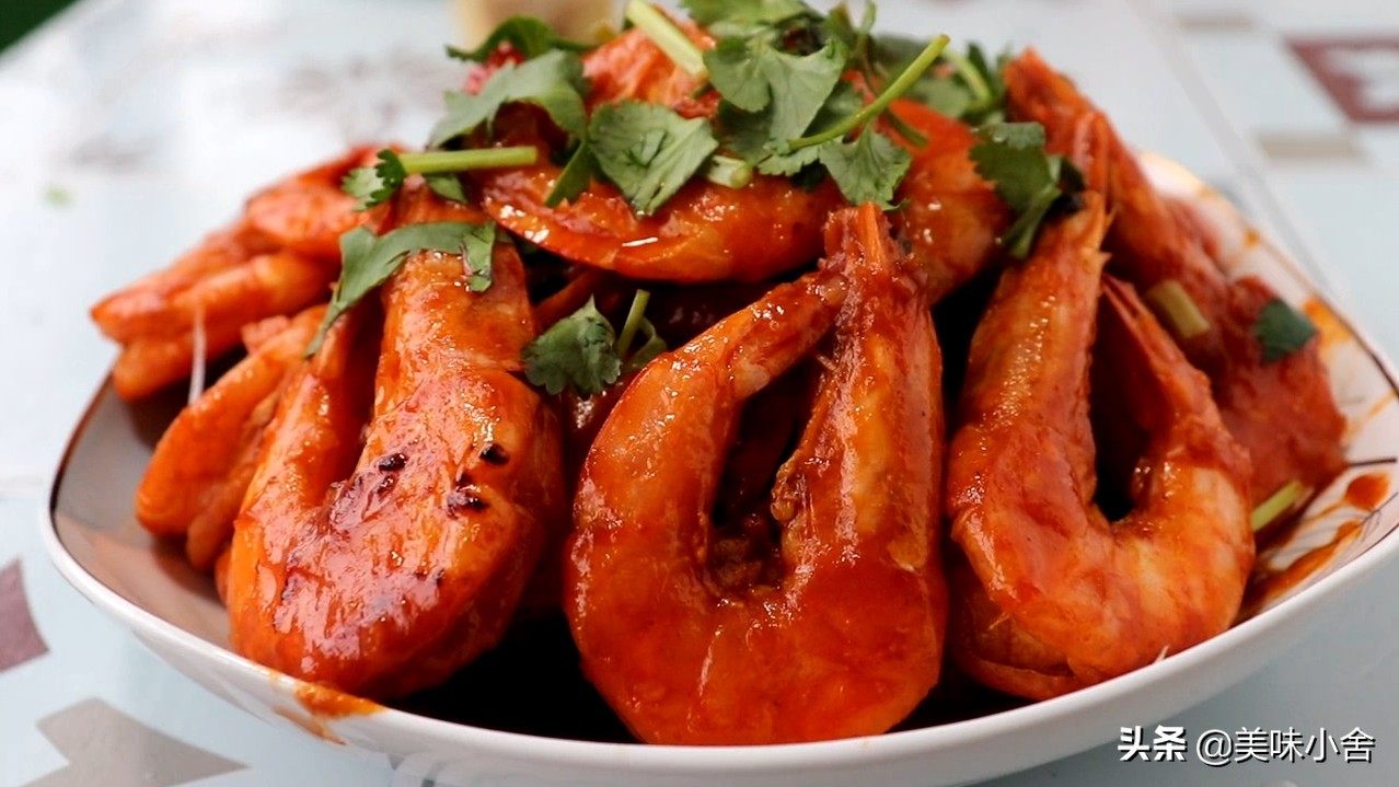 油焖大虾怎么做才好吃？原来在家做诀窍这么简单，又多了一道硬菜