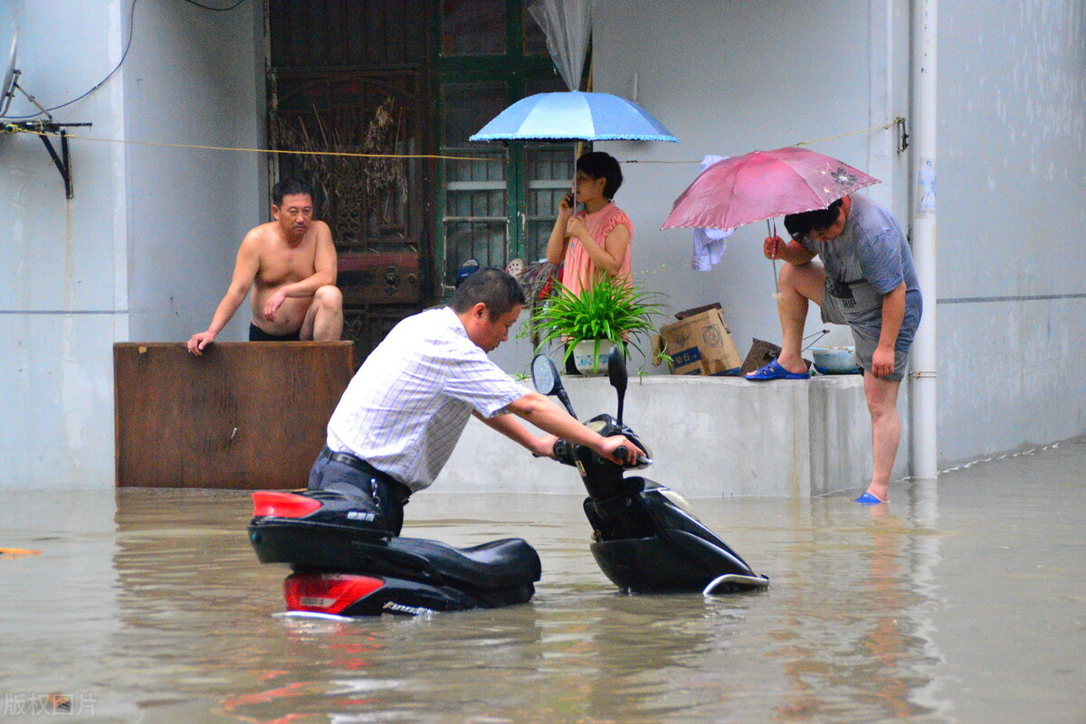 三轮电动车有电不走是什么原因,电动车有电拧转把不走的原因
