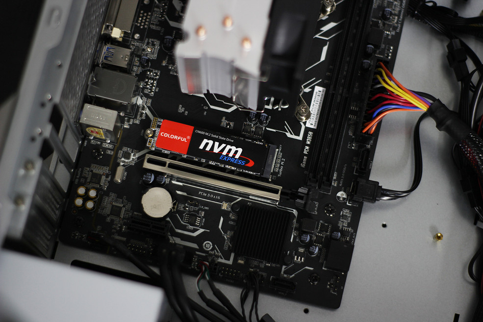 电竞新势力的显示器,七彩虹igame系列主机