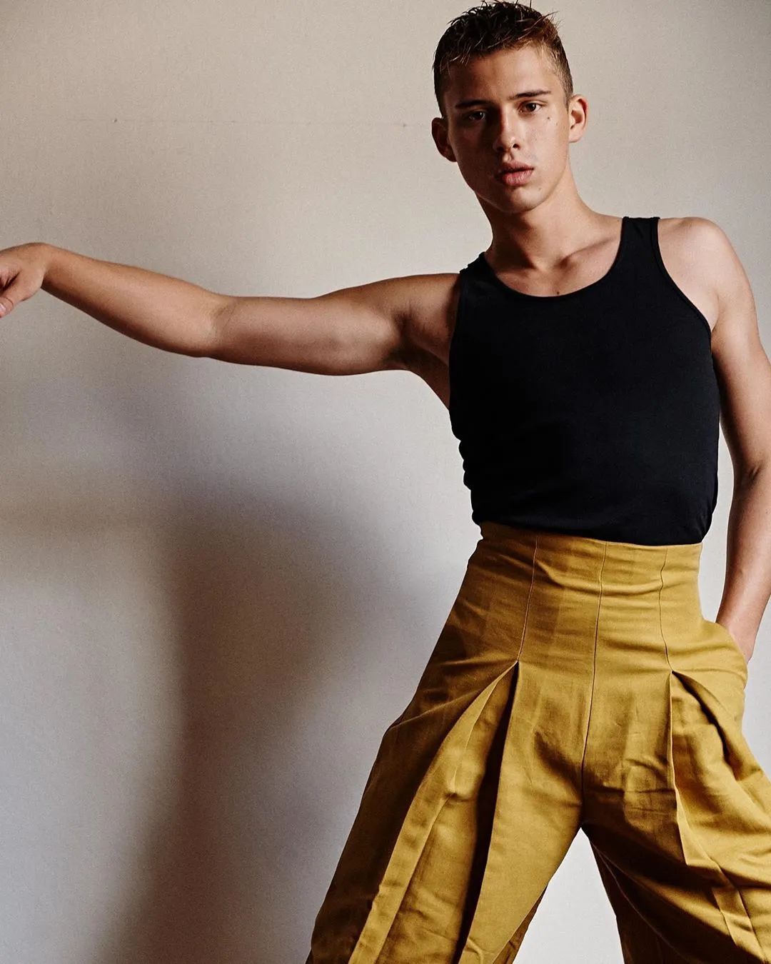 巴西小伙年轻时视频,巴西小男孩帅气