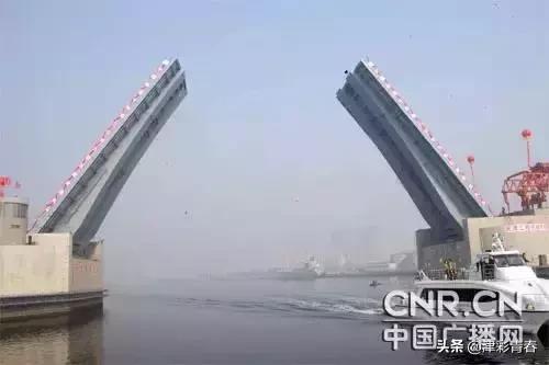 解放桥开启的精彩瞬间,天津解放桥开桥瞬间