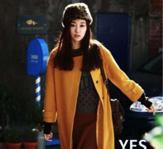 显白肤色黑穿搭图片女士,肤色偏黄的女生适合穿什么