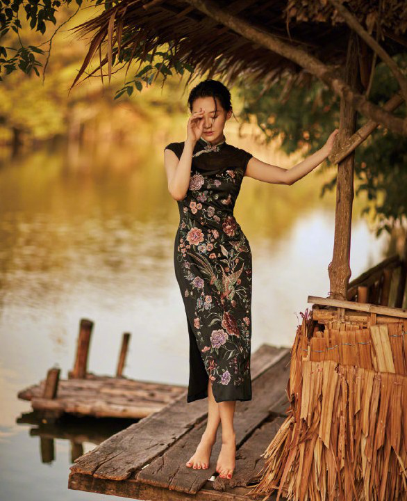 50岁许晴穿男装,50岁许晴惊艳众人