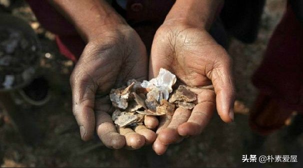 残酷真相：你包里的高光眼影，是无数4岁孩子拿命换的