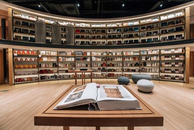 新华书店公益图书馆,书店成了购物中心标配店