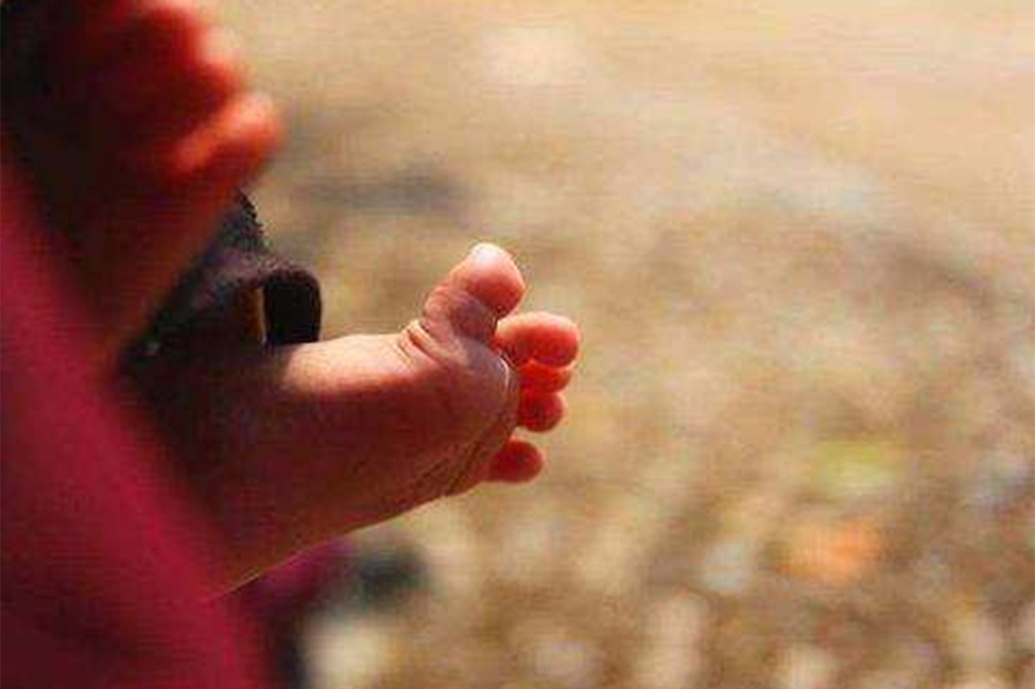 新手妈妈给婴儿做“日光浴”,误伤宝宝皮肤,太阳:这锅我不背