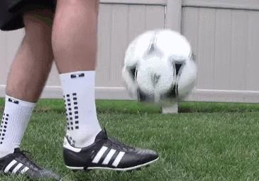 6-12岁足球训练教程颠球,小学生足球颠球的技巧和方法