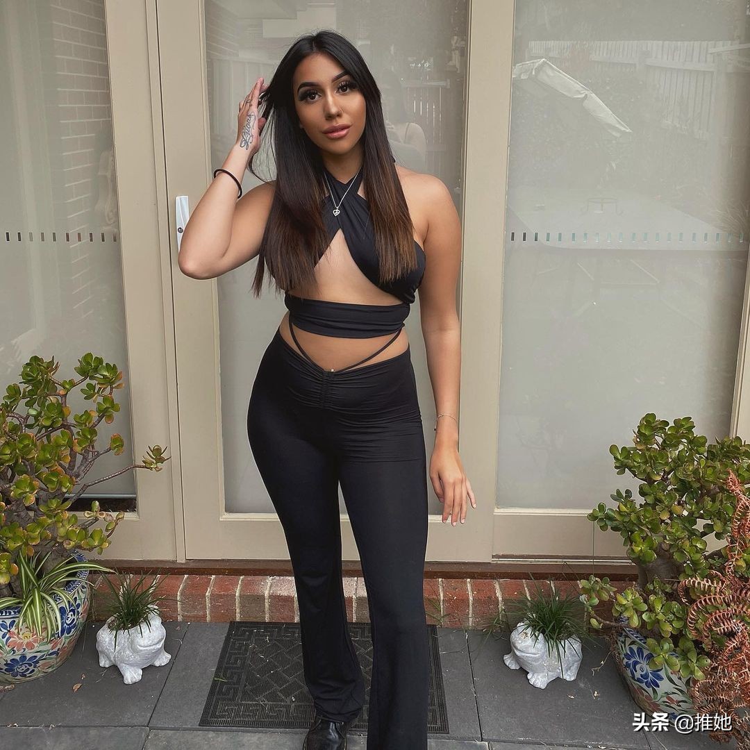 21岁美女,月薪5万的高一辍学生,是一名工地交通协管员