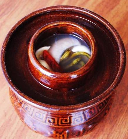 泡菜有点发黑怎么处理,泡菜起了白泡怎么办