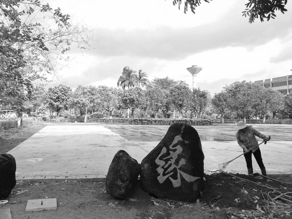 津门网邓书梁：七人足球场施建纪实