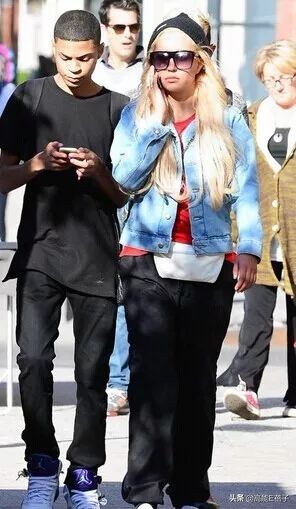 日本女子衣服被偷,日本女生被偷窃