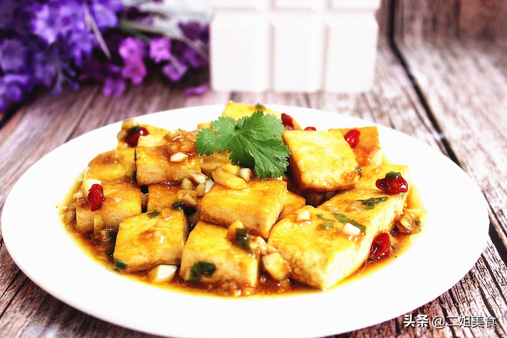 想炖豆腐不容易碎,有人说切大块,有人说加盐,错!教您正确做法