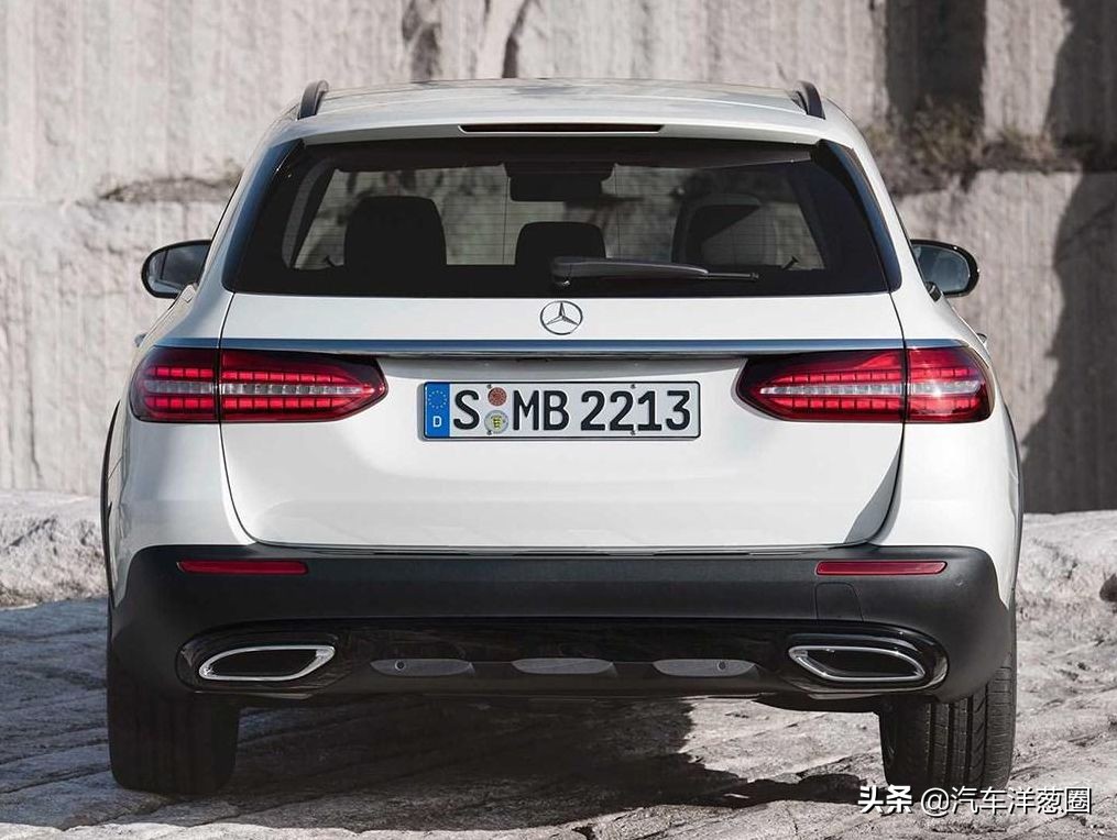 宝马发布全新车标,宝马蓝天白云标改黑白标