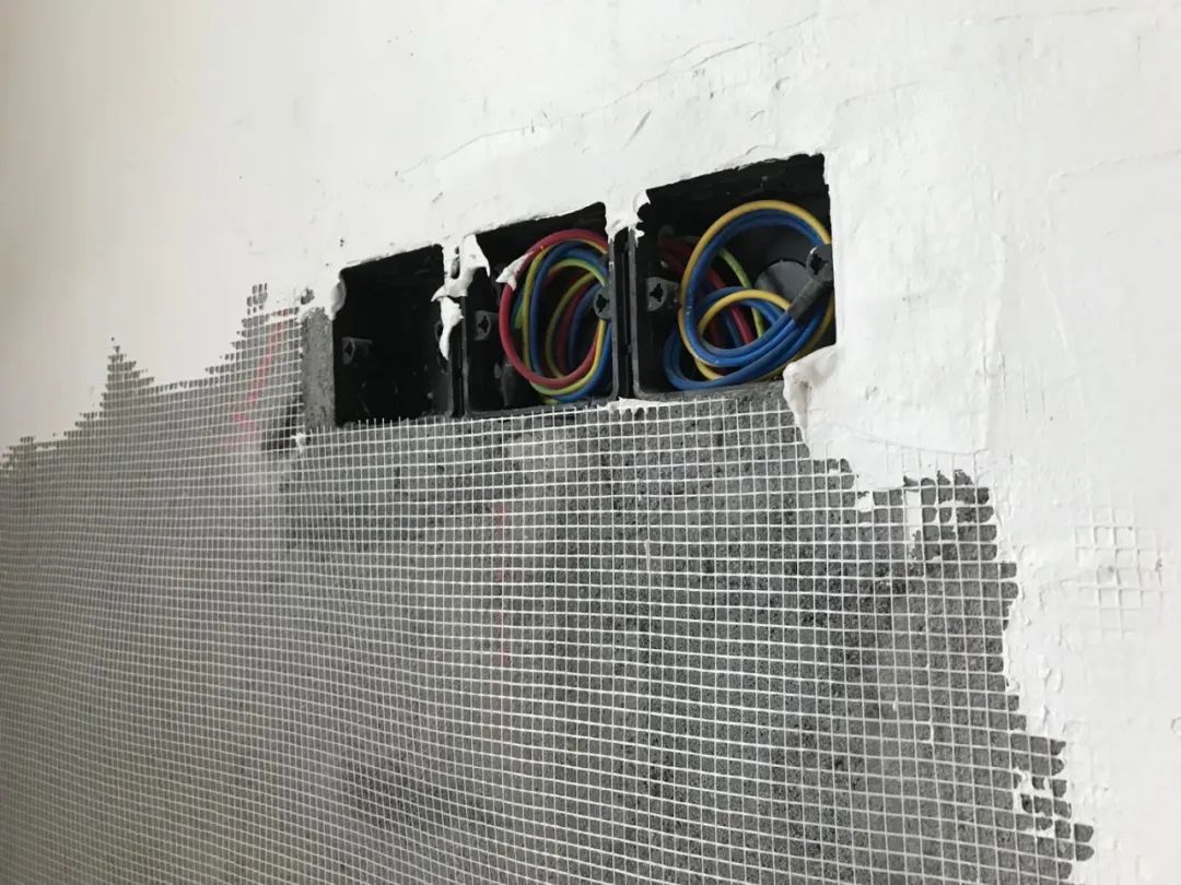 墙面刮腻子油漆施工方案怎样写,装修墙面刮腻子前的注意事项