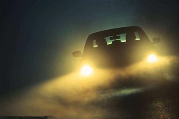 led变光灯实用吗,全新led和全新卤素大灯对比