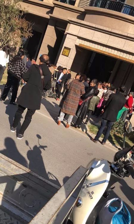 老人迷信怎么正确劝解,家里老人迷信佛学怎么办