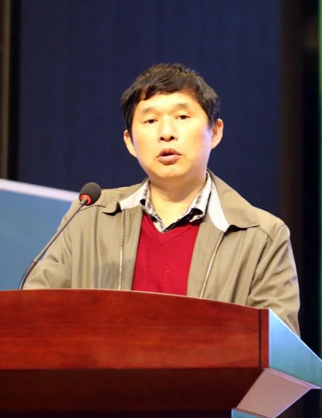 巴陵郡三湘四水英才聚，香樟园高谈阔论红烛燃