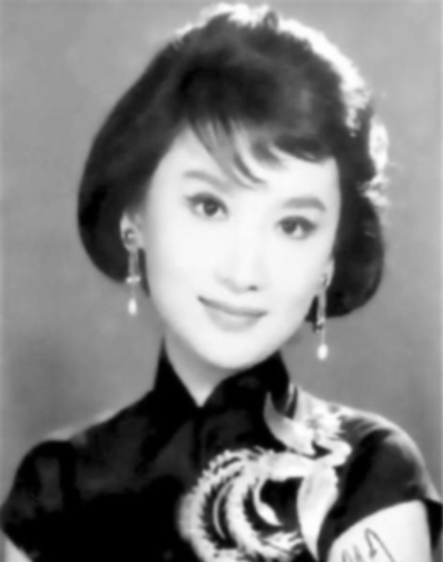 罕见历史照,梦露参加肯尼迪宴会礼服价值百万,伊丽莎白女王登基