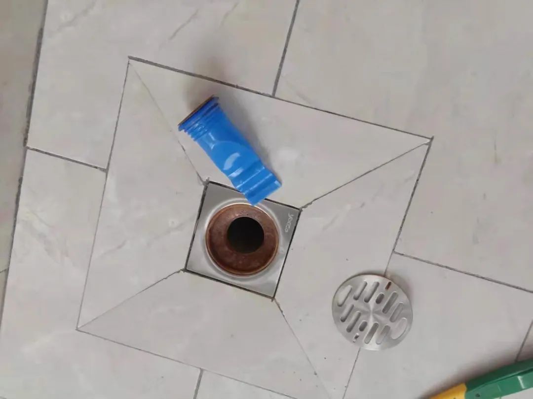 马桶反味怎么办?找出原因对症下药!也许倒点水就好了