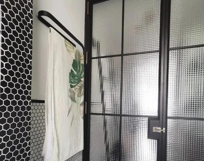 卫生间玻璃隔断效果图长虹玻璃,办公桌隔断长虹玻璃效果图