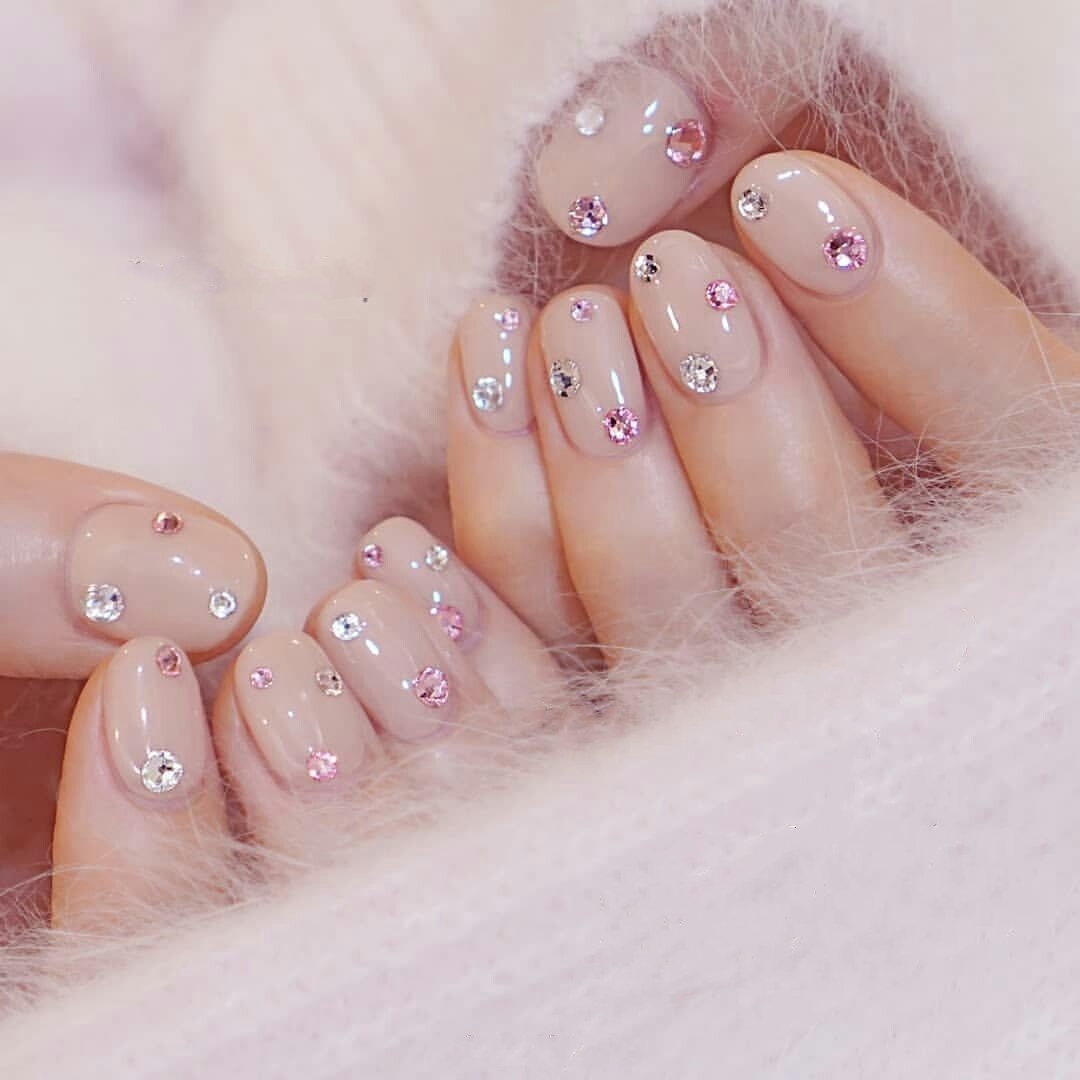 美甲夏日显白气质清冷,夏日仙气美甲适合指甲往里面长的