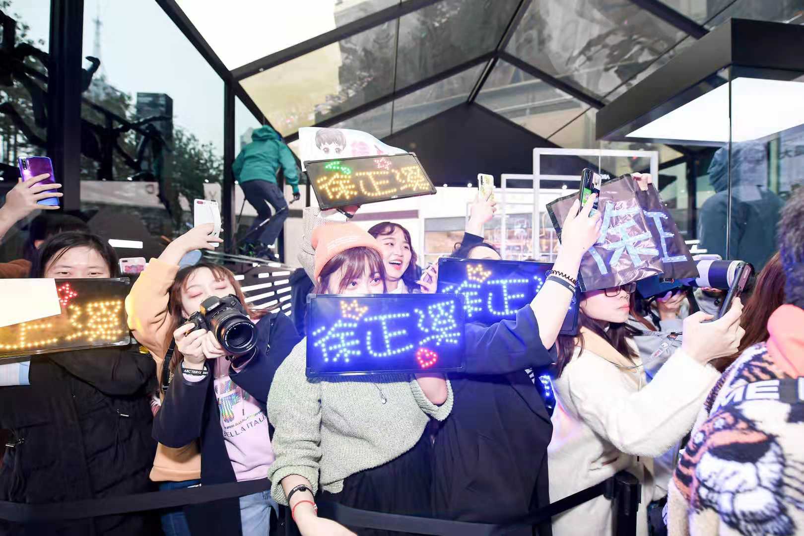 李佳琦和徐正溪一起买菜？“户外爱马仕”始祖鸟这回玩的超硬核