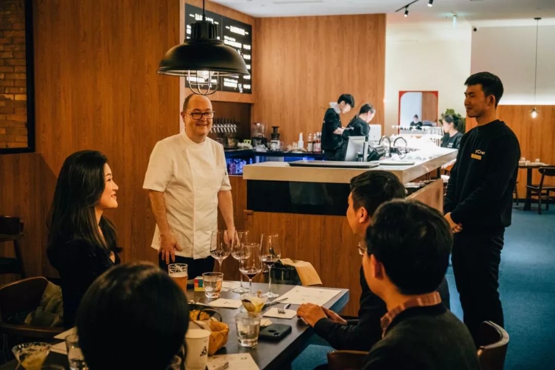 放弃一线城市年薪30万回老家,放弃30万年薪隐居深山